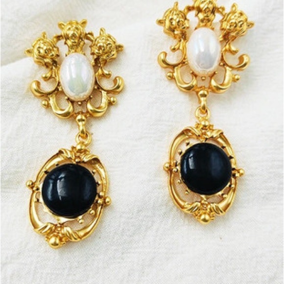 Vintage Avon Gold and Black Statement Earrings and Brooch - Picture 5 of 8